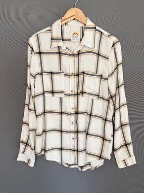 C&C CALIFORNIA Women’s Medium Window Pane Plaid Super Soft Button Front Shirt